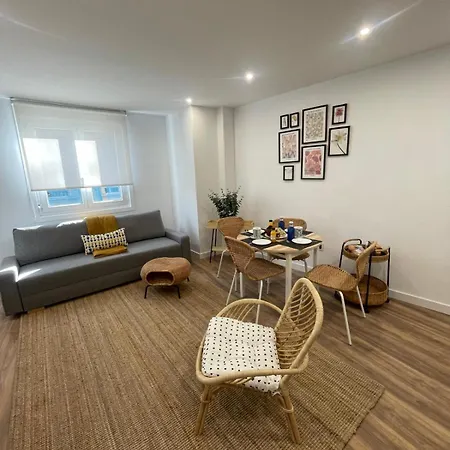 Valentina Cies ビラガルシーア・デ・アロウサ